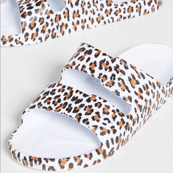 Freedom Moses Two Band Slipper Slides Sandals Shoe Leopard - Picture 4 of 5